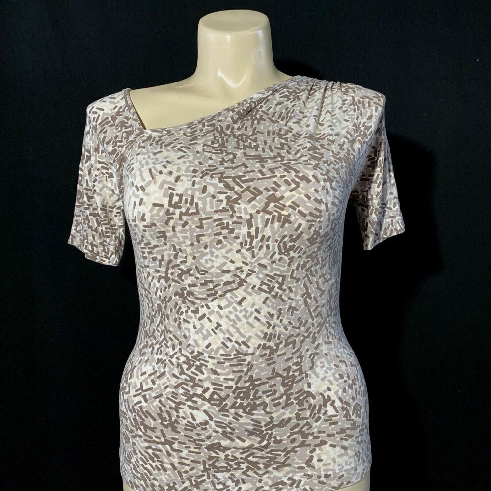 St John Top MED White Taupe Beige Gray Tee Shirt Asymmetric Neck Short Sl